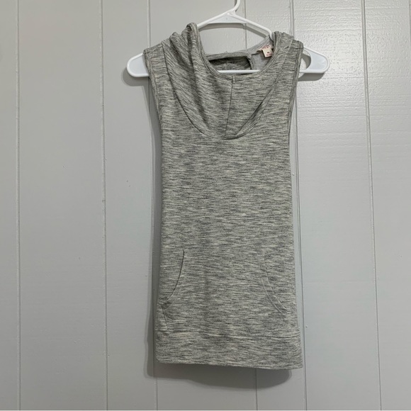 Women’s Gray Mossimo Supply Co. Sleeveless Hooded Open Back Sweater Tank Top - Picture 1 of 6